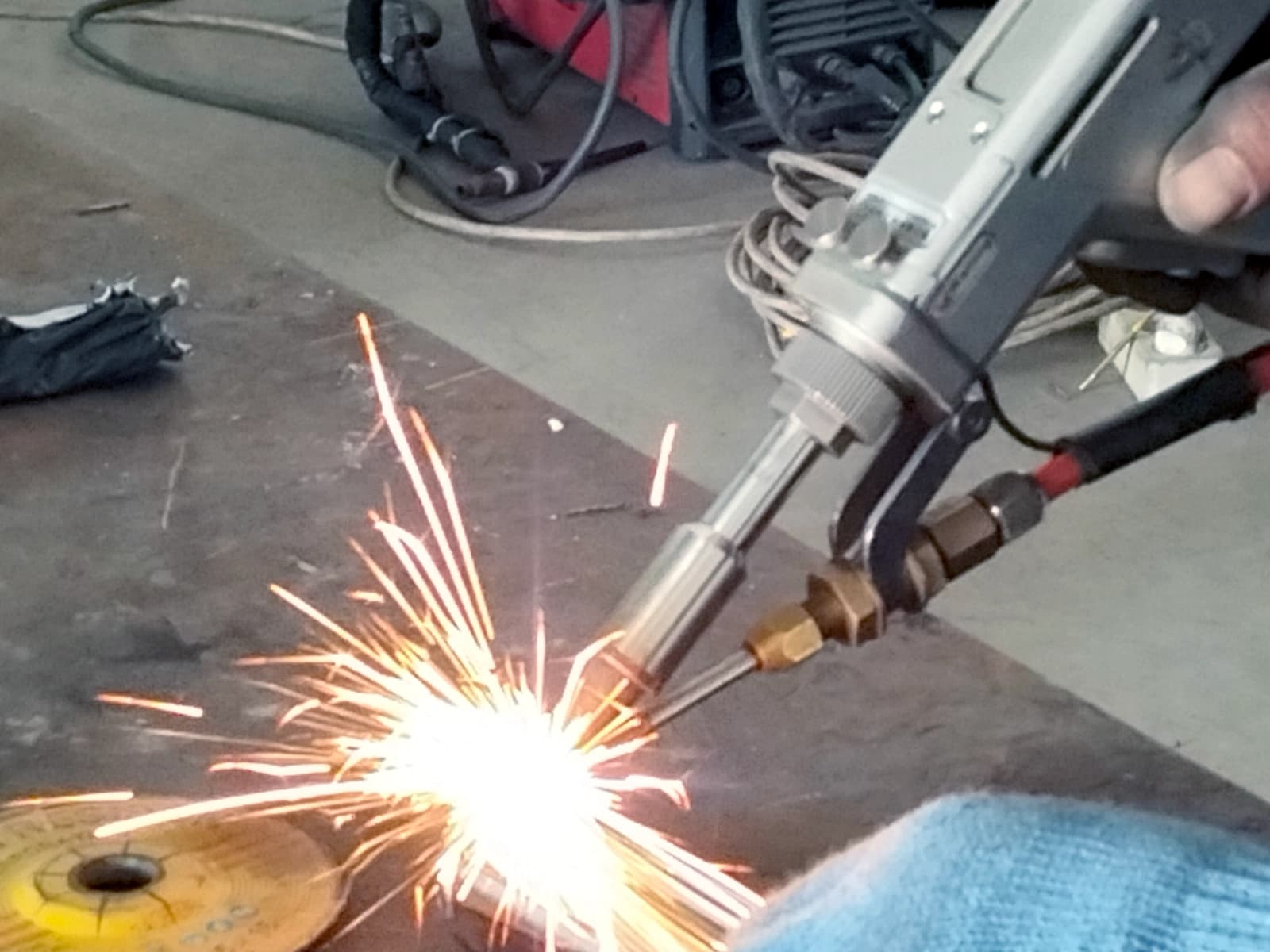 货运电梯与物料搬运