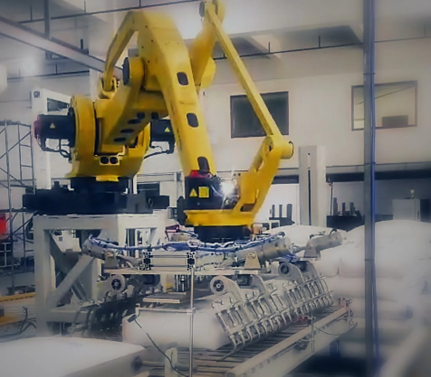 Conveyor Integrasi Robot Palletizer: Solusi Otomasi Pabrik Jawa Timur — MK Technindo