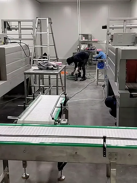 Tim MK Tech setting conveyor di pabrik customer